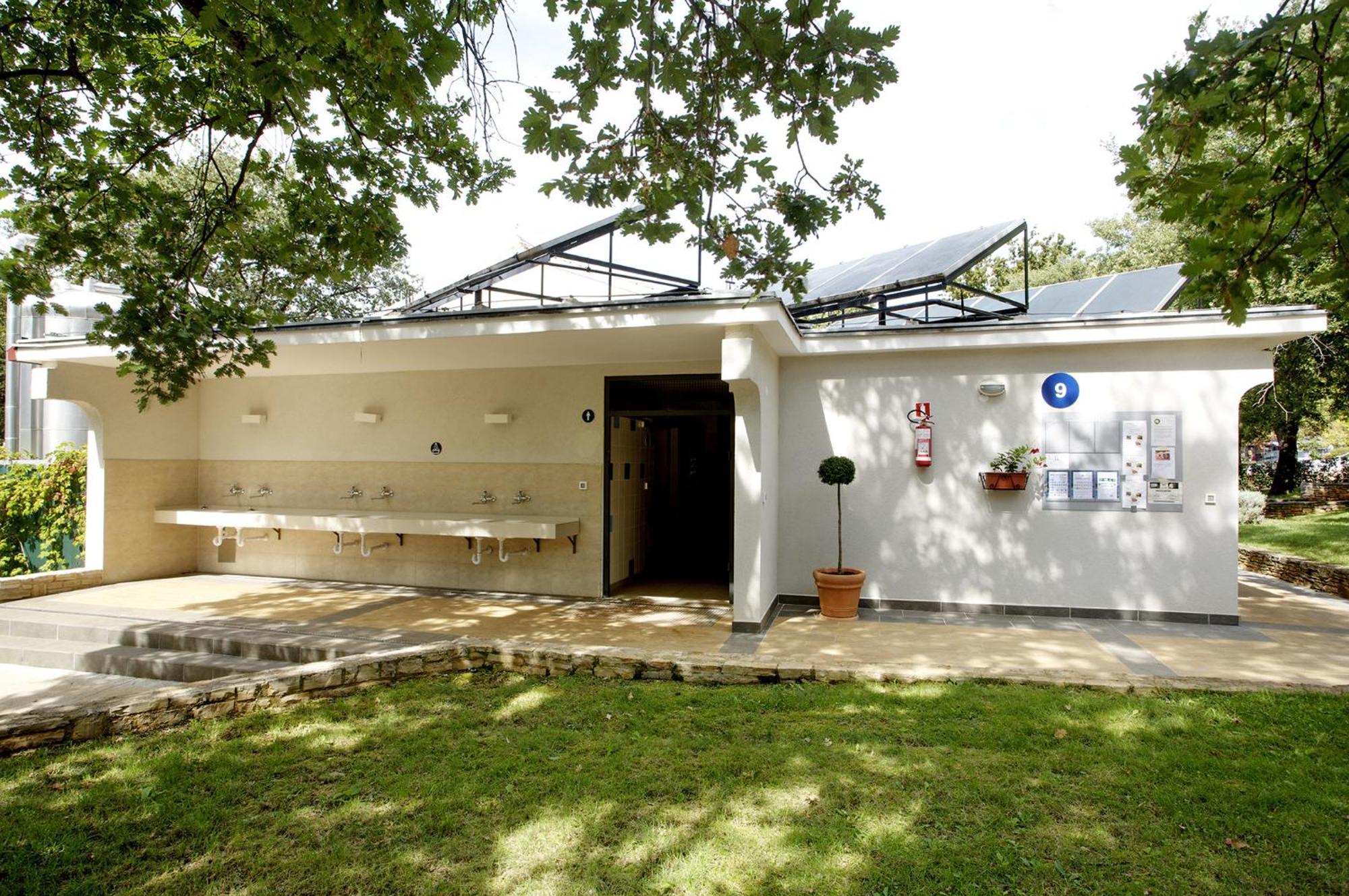 Fkk Adriatika In Fkk Solaris Naturist Resort Poreč Buitenkant foto